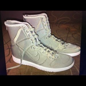 Women’s aqua dunk Nike shoes size 9